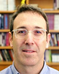Headshot of Ian Kronish